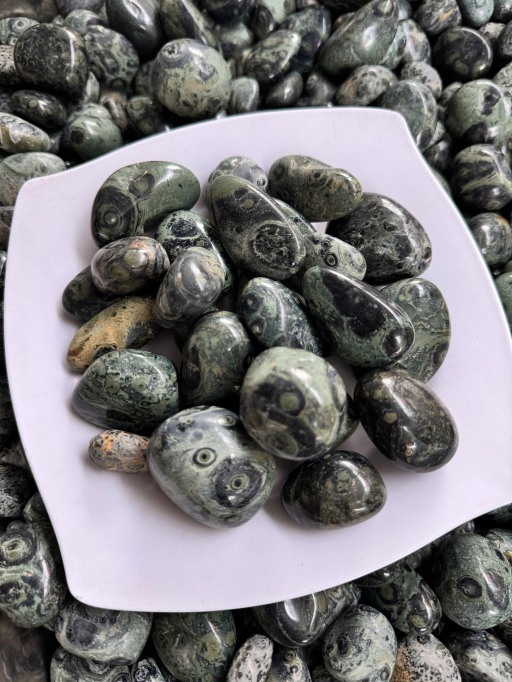 08 - Đá Jasper cá sấu xanh vân mắt phong thủy