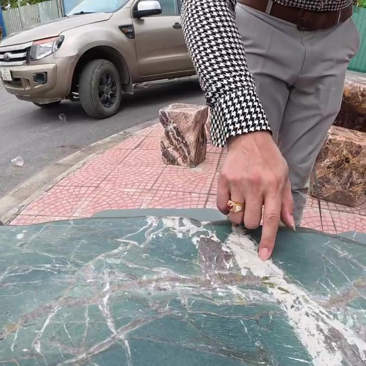 Bộ bàn ghế đá nguyên khối sân vườn ảnh thực tế số 5