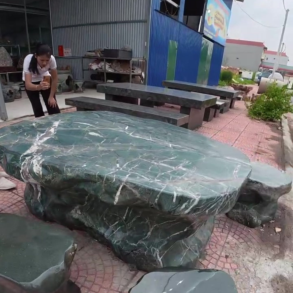 Bộ bàn ghế đá nguyên khối sân vườn ảnh thực tế số 2