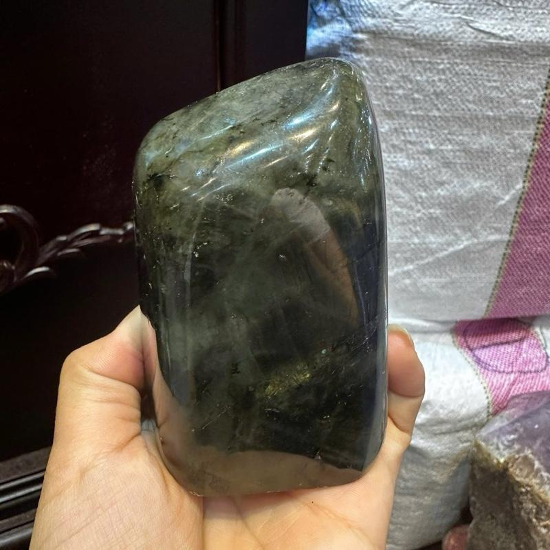 Đá Xà Cừ Chơi Phong Thuỷ Trạm Khắc Trang Trí Với Hoa Văn Tím Xanh Độc Đáo