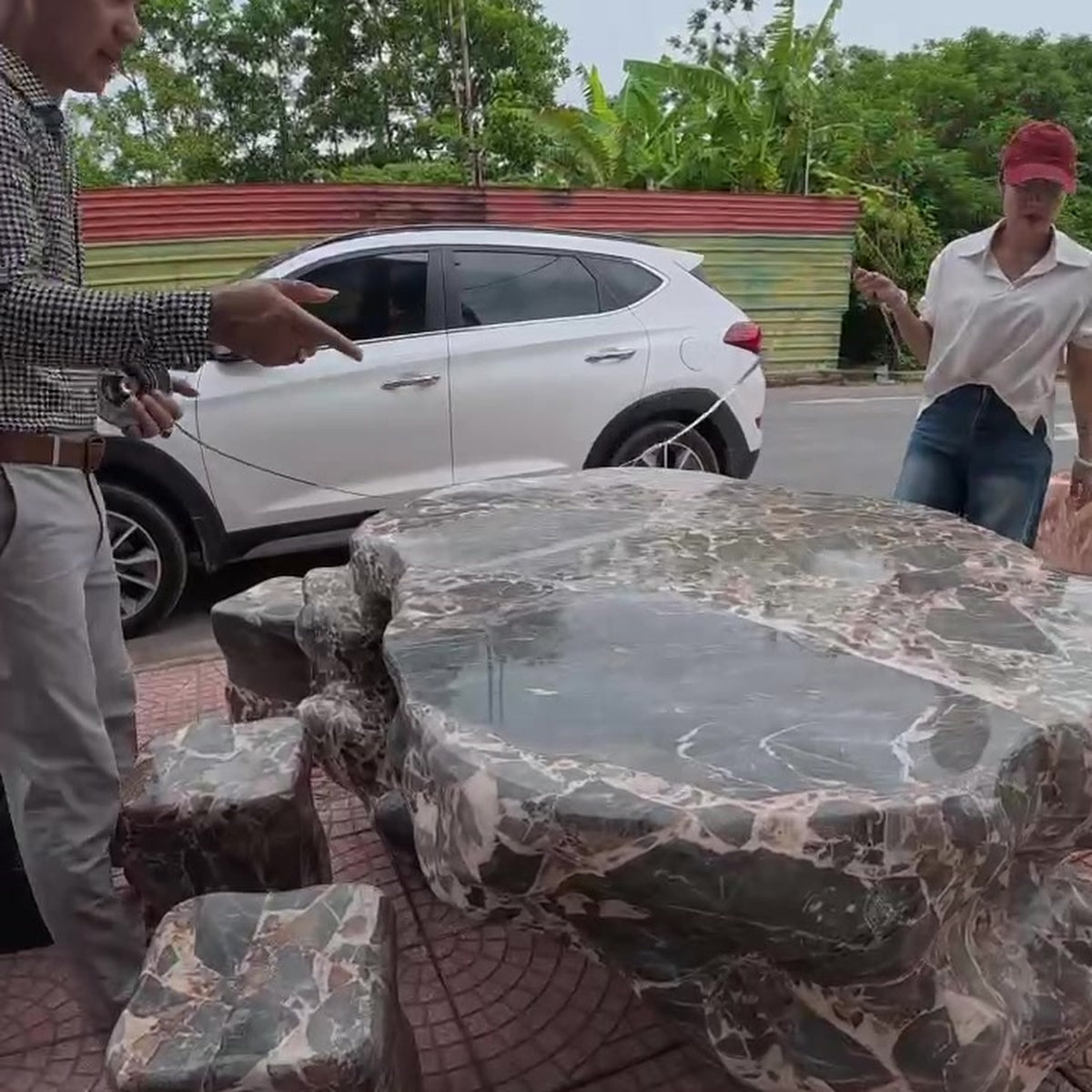 Bộ bàn ghế đá sân vườn nguyên khối ảnh thực tế số 3