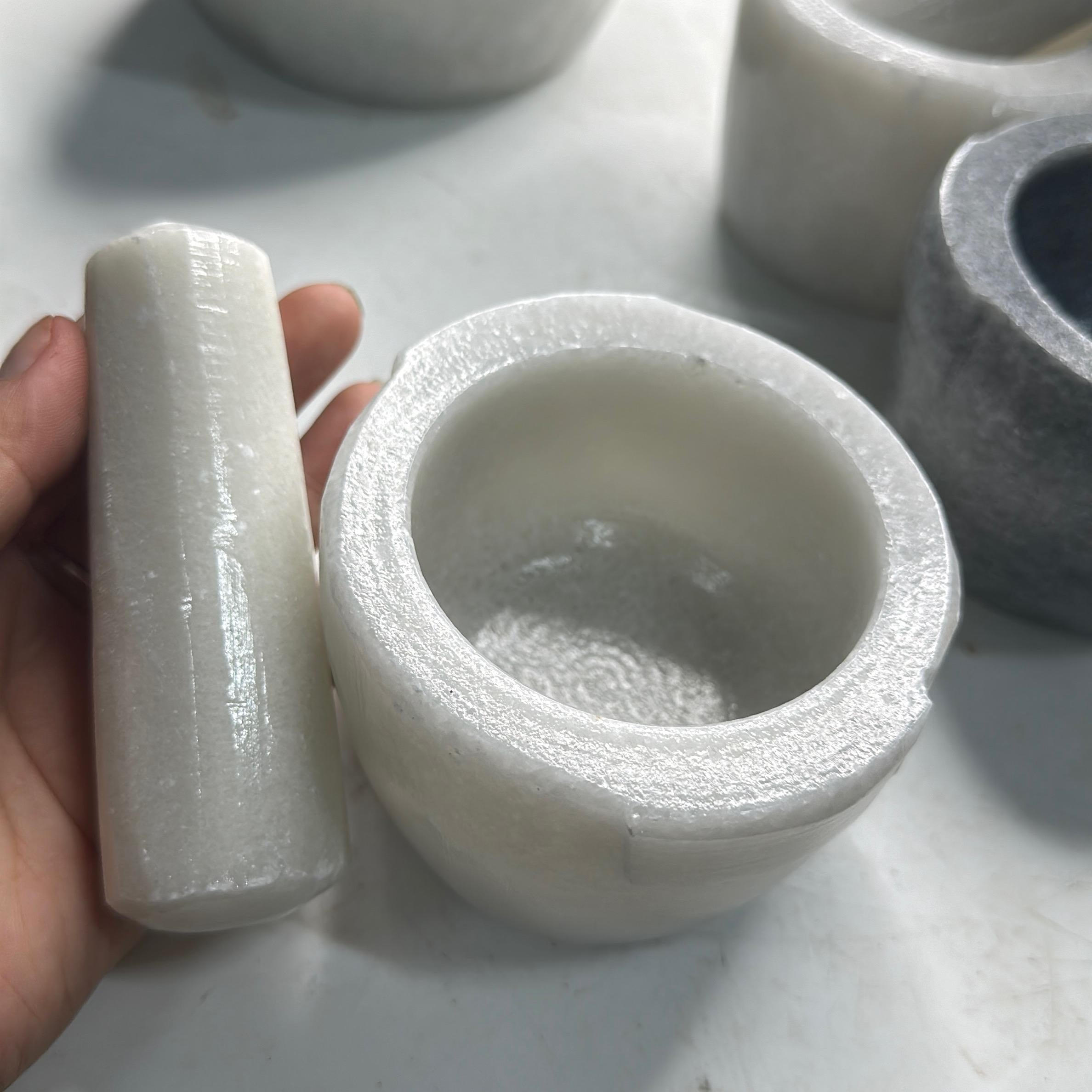 Cối đá trắng Cẩm thạch , dùng để giã gia vị , tỏi , ớt, tiêu, giã cua, tôm