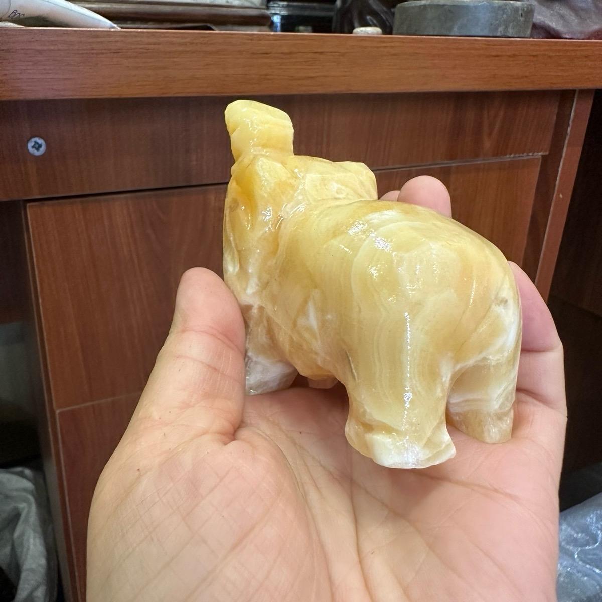 Tượng Voi Đá Vàng Hoàng Long Kích Thước 7cm - Decor Phòng