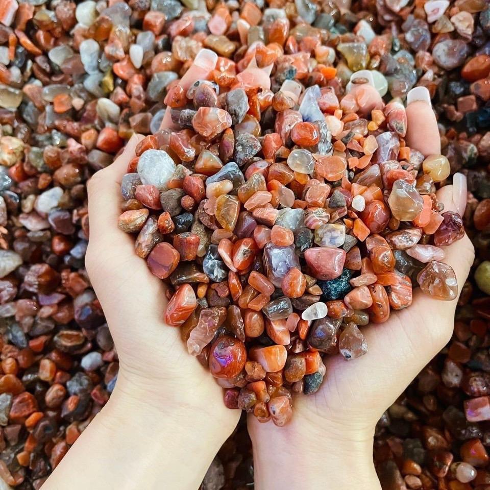 Vụn thạch anh ngũ sắc , rải  nền nhà đủ màu ạ