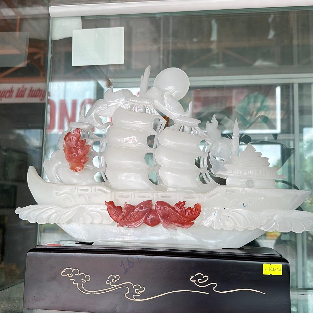 Thuận buồm xuôi gió, bạch Ngọc phong thuỷ