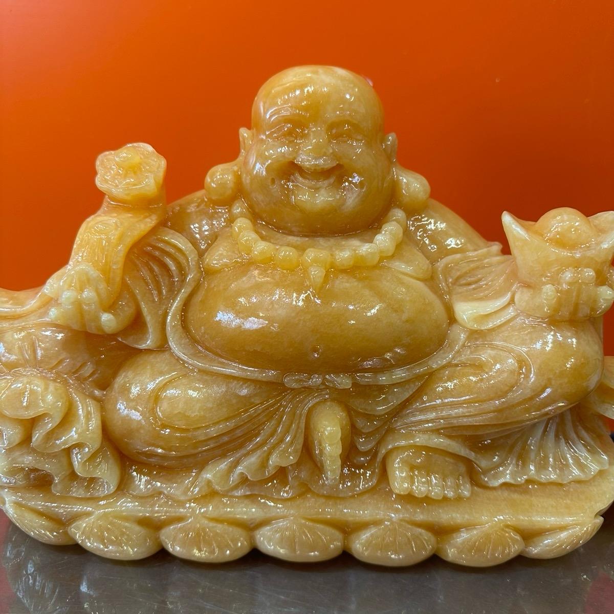 Tác phẩm Phật di lạc đá hoàng Long  Nguyên khối