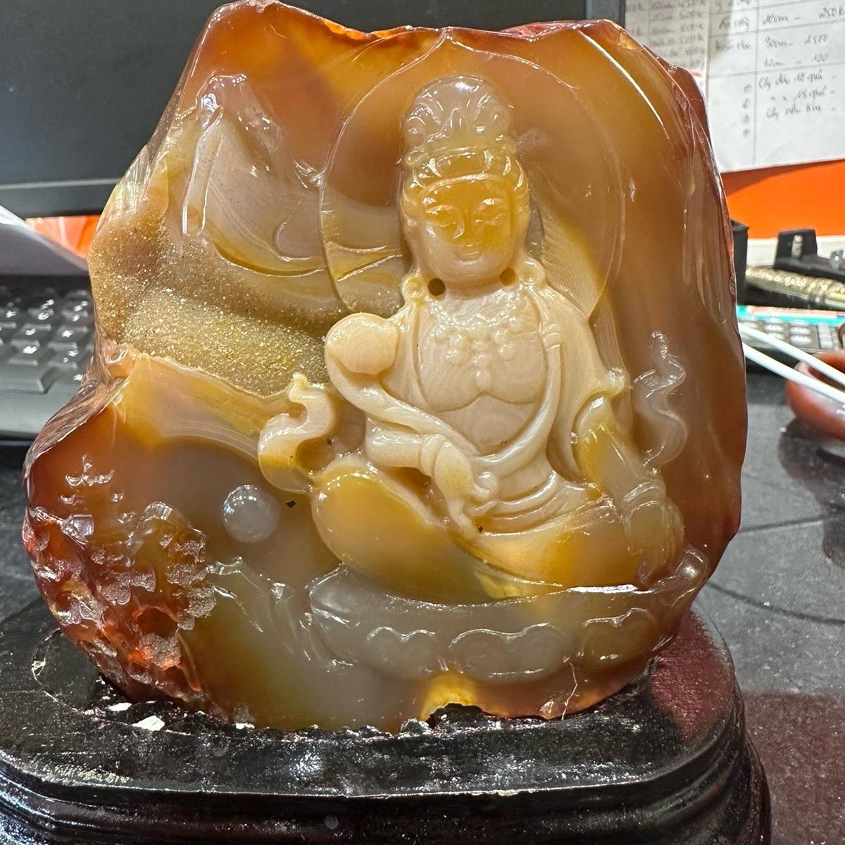 Tưởng Phật quan âm ngồi đá mã não đỏ