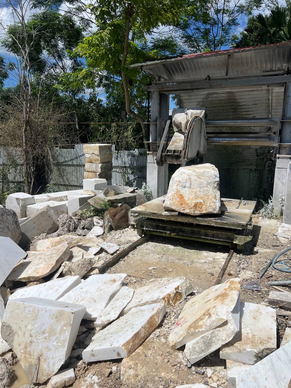 Thi Công Ốp Lát Đá Marble Trắng Tự Nhiên – Giải Pháp Sang Trọng, Bền Đẹp Từ Xuân Ngọc Phát