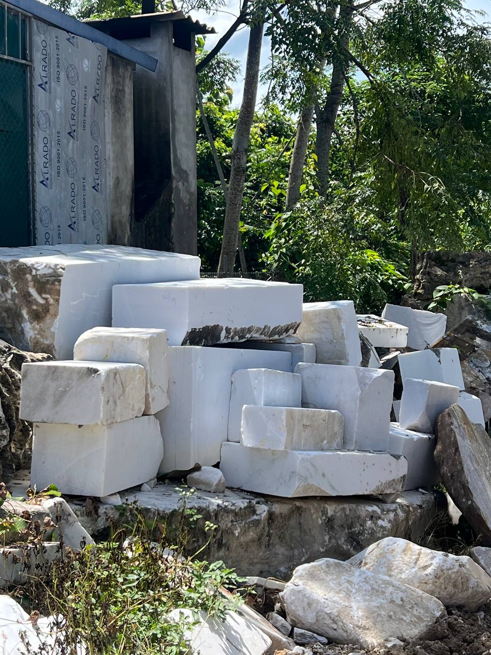 Thi Công Ốp Lát Đá Marble Trắng Tự Nhiên – Giải Pháp Sang Trọng, Bền Đẹp Từ Xuân Ngọc Phát