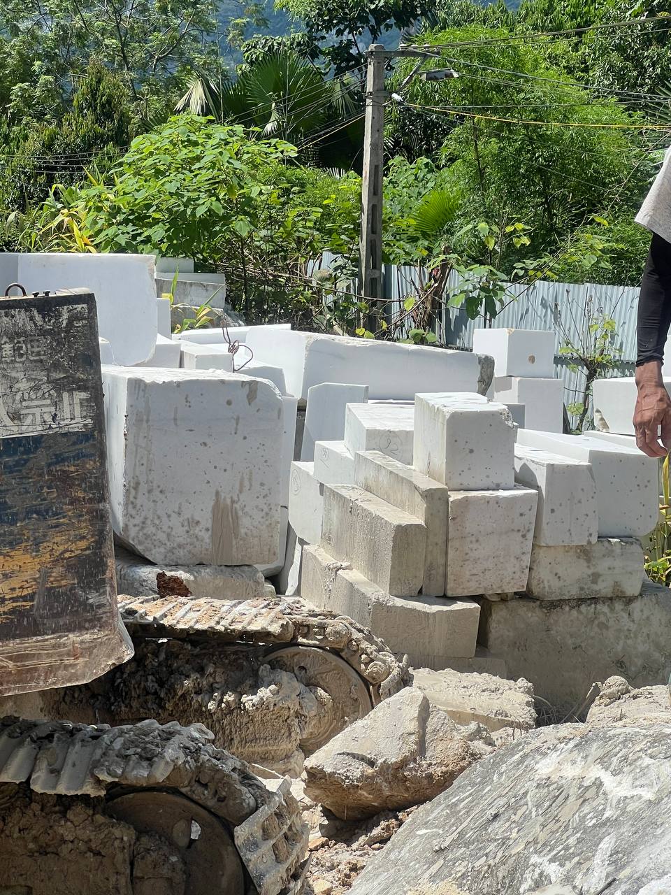 Thi Công Ốp Lát Đá Marble Trắng Tự Nhiên – Giải Pháp Sang Trọng, Bền Đẹp Từ Xuân Ngọc Phát