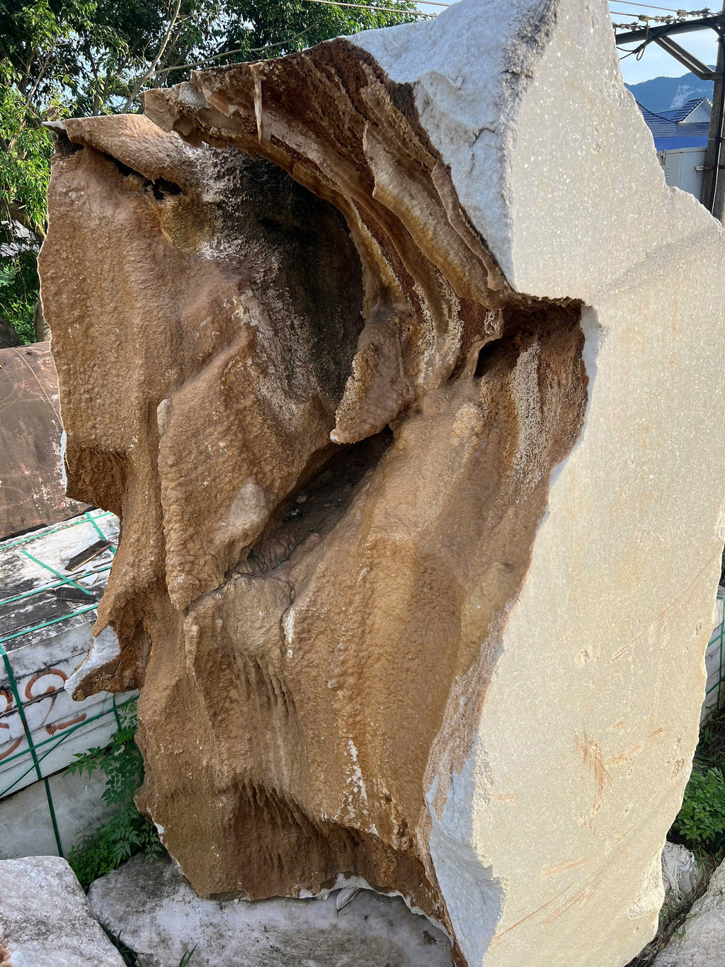 Đá Marble Trắng Cộng Sinh Canxit – Vẻ Đẹp Nguyên Bản Của Tự Nhiên, Độc Bản Và Đầy Giá Trị