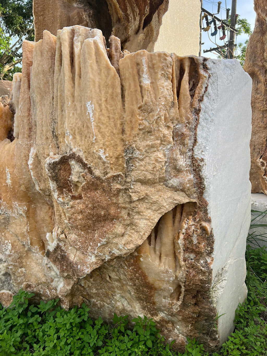 Đá Marble Trắng Cộng Sinh Canxit – Vẻ Đẹp Nguyên Bản Của Tự Nhiên, Độc Bản Và Đầy Giá Trị