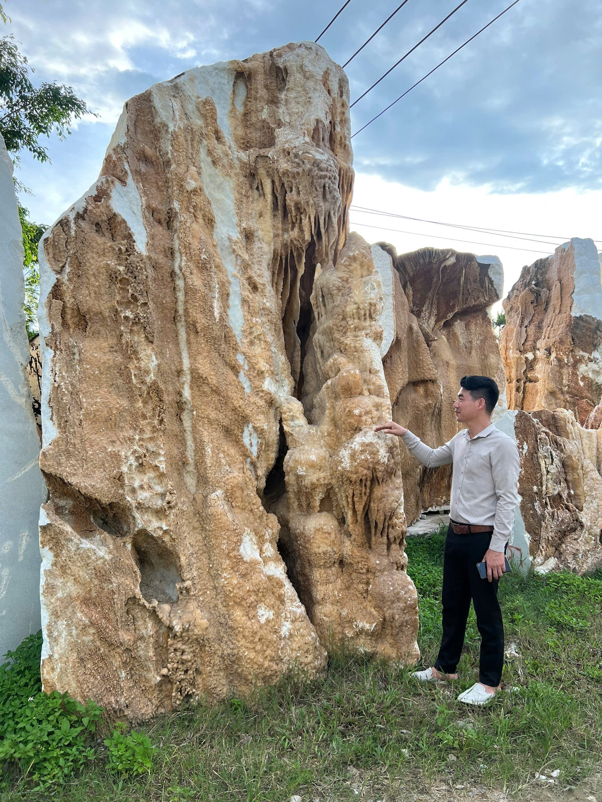 Đá Marble Trắng Cộng Sinh Canxit – Vẻ Đẹp Nguyên Bản Của Tự Nhiên, Độc Bản Và Đầy Giá Trị