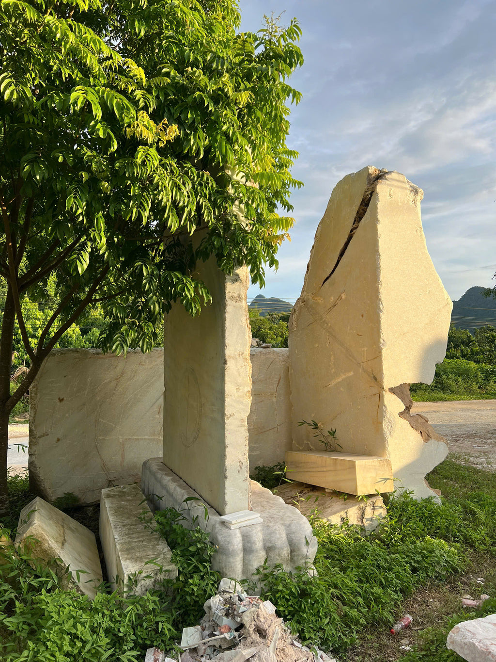 Đá Marble Trắng Cộng Sinh Canxit – Vẻ Đẹp Nguyên Bản Của Tự Nhiên, Độc Bản Và Đầy Giá Trị