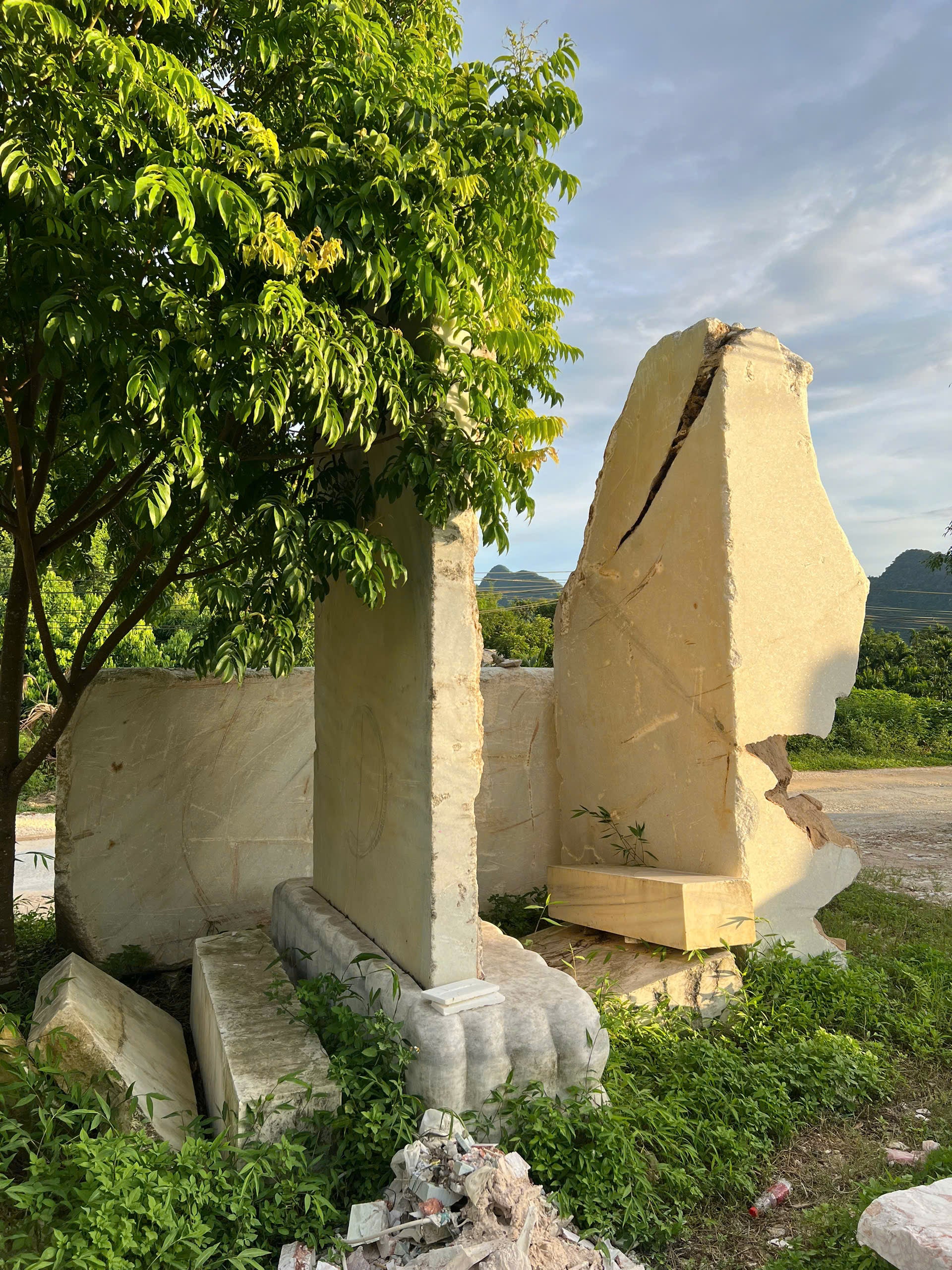 Đá Marble Trắng Cộng Sinh Canxit – Vẻ Đẹp Nguyên Bản Của Tự Nhiên, Độc Bản Và Đầy Giá Trị