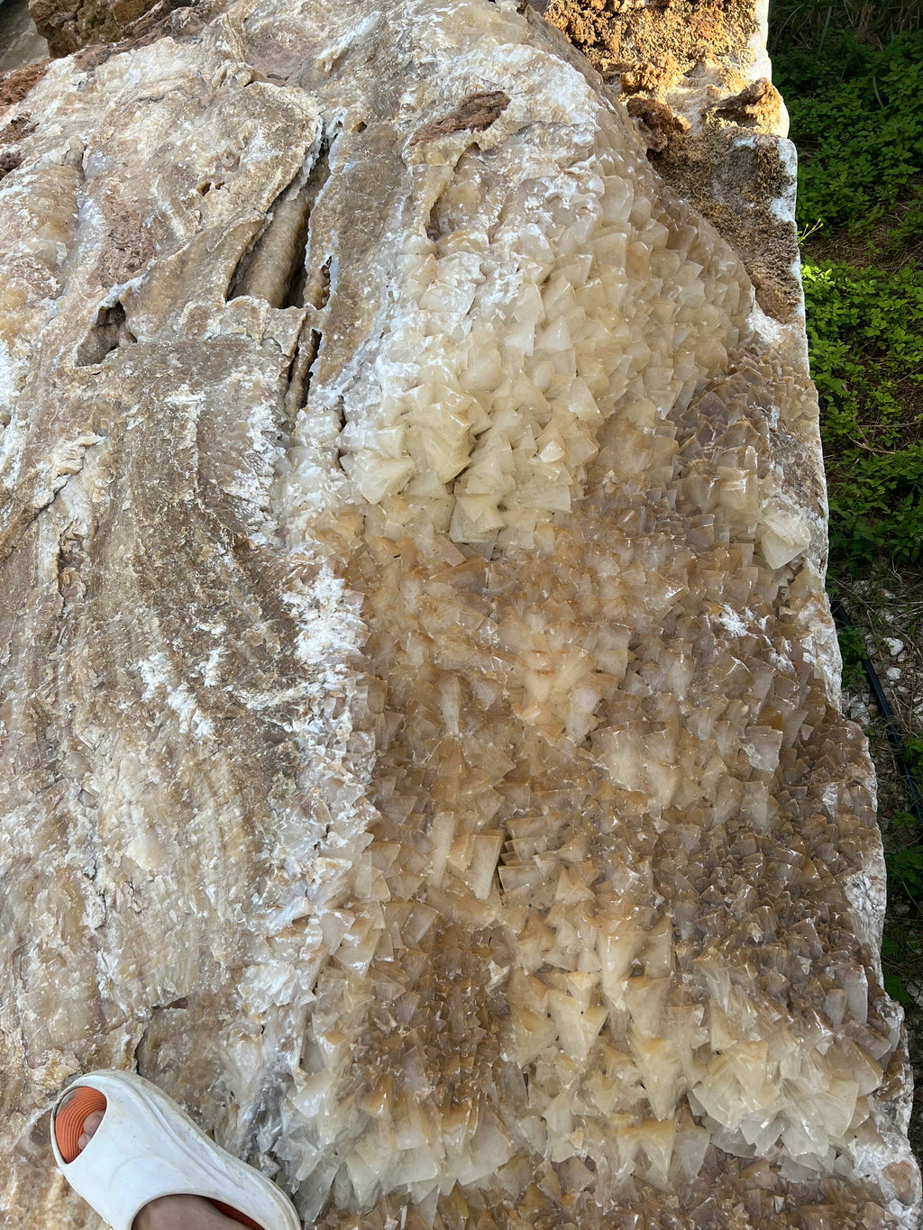 Đá Marble Trắng Cộng Sinh Canxit – Vẻ Đẹp Nguyên Bản Của Tự Nhiên, Độc Bản Và Đầy Giá Trị
