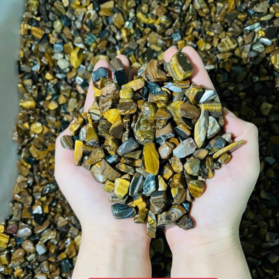 Vụn thạch anh ngũ sắc , rải  nền nhà đủ màu ạ