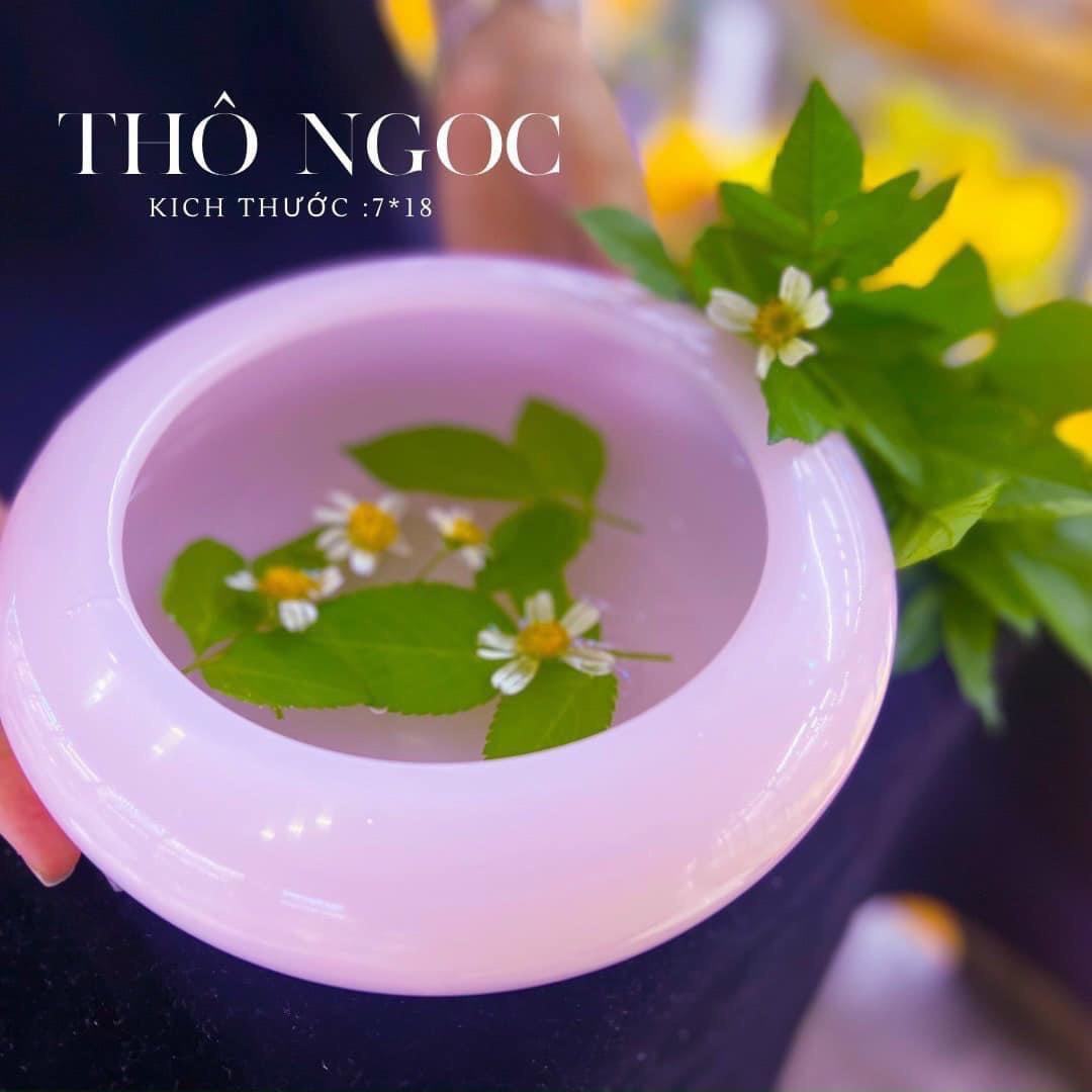 Bát  đá Mã  Não dùng để tụ thủy hoạc làm bát dâng hoa. Để bàn thờ thần tài