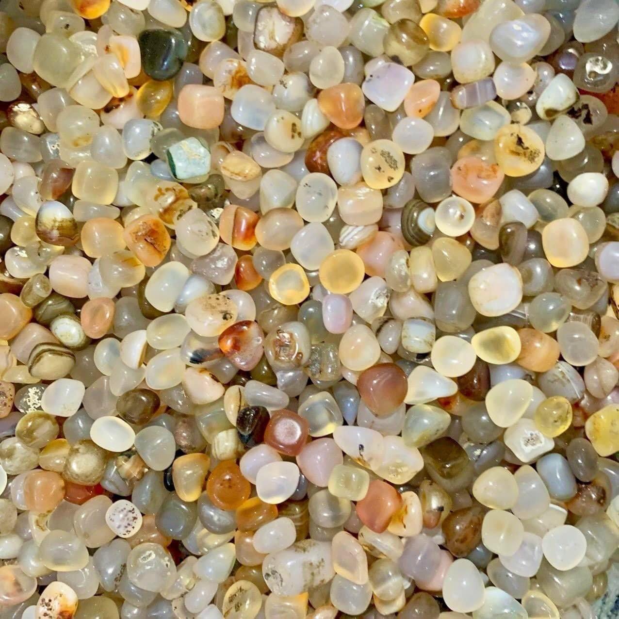 Sỏi mã não ngũ sắc trang trí bể cá - Mã số: N/A