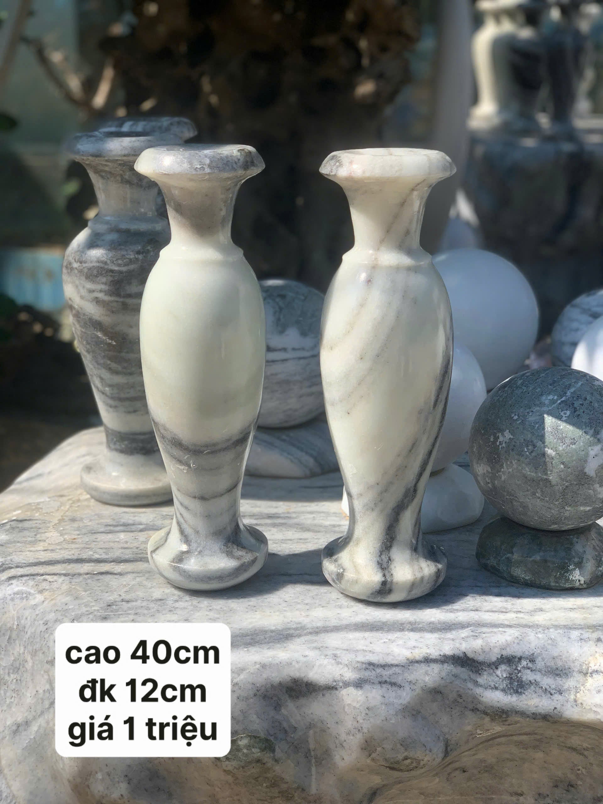 Lục Bình Đá Nguyên Khối Phong Thủy – Chạm Khắc Thủ Công Nhiều Màu