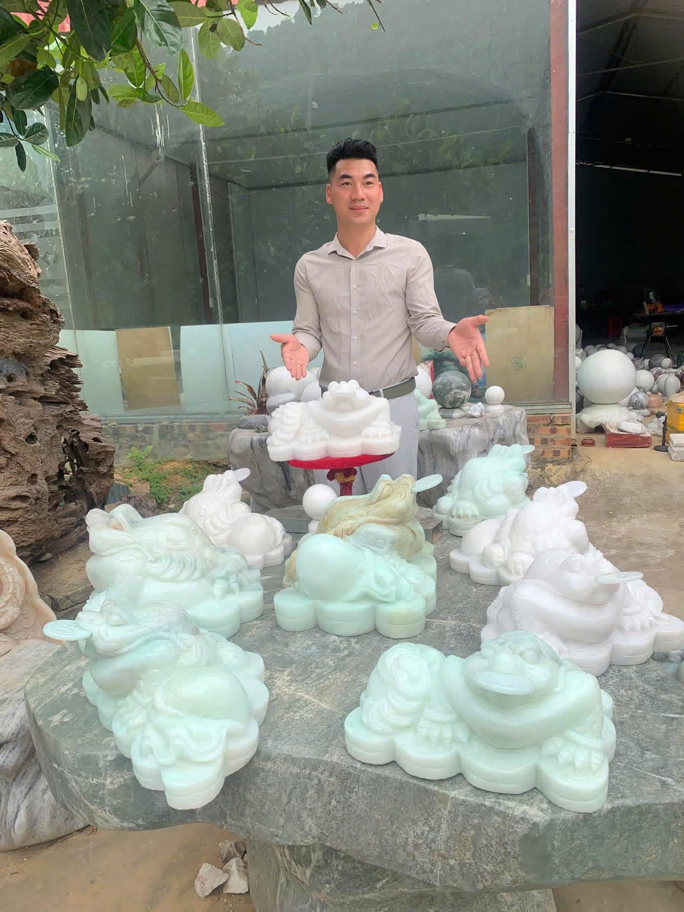 Cóc Ngậm Tiền Đá Tự Nhiên Nguyên Khối – Linh Vật Chiêu Tài Phong Thủy
