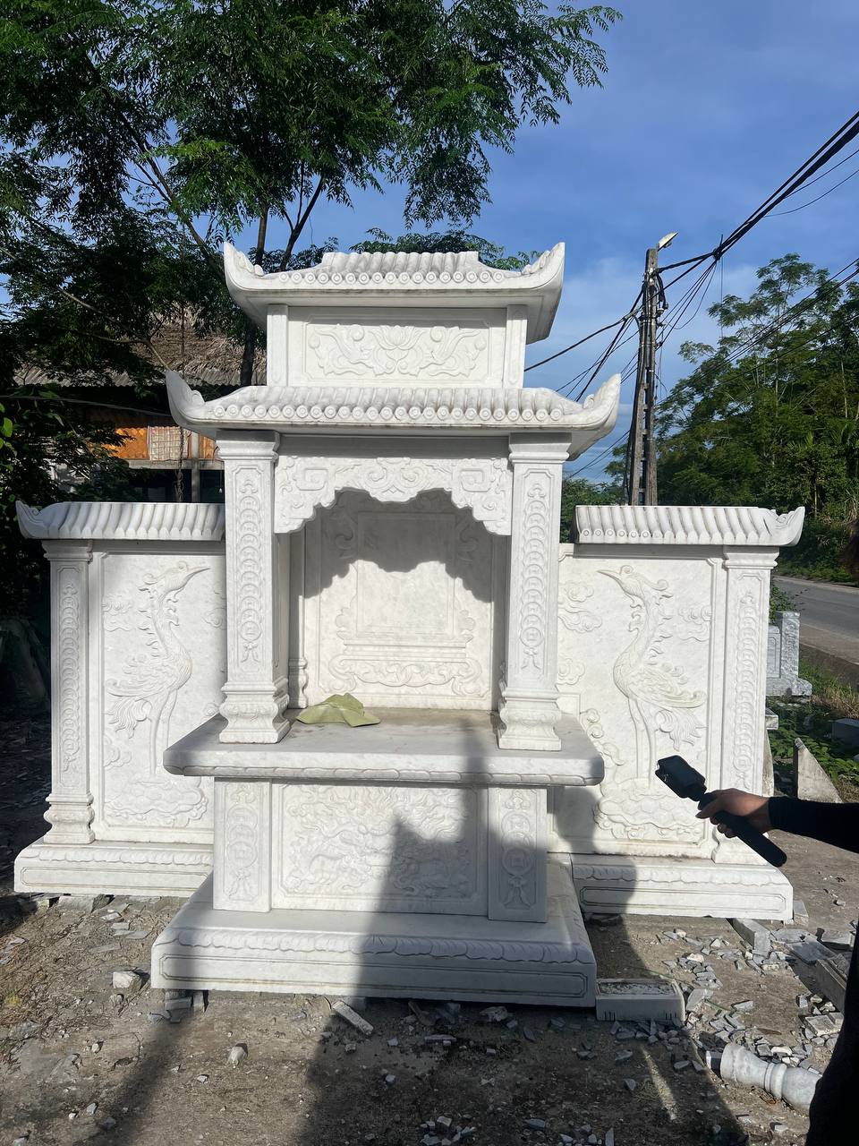 Mộ Đá Marble Trắng Lục Yên – Giải Pháp Bền Đẹp Cho Lăng Mộ, Đền Chùa Và Công Trình Tâm Linh