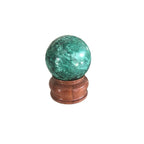 Đá Bi cầu khổng tước Malachite chơi phong thủy trang trí để bàn làm việc trên đế gỗ