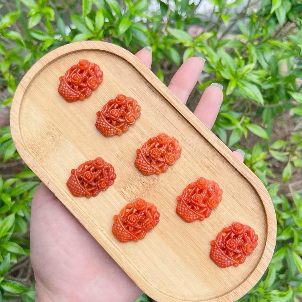 Mặt dây chuyền chất liệu đá Cẩm thạch  màu đỏ