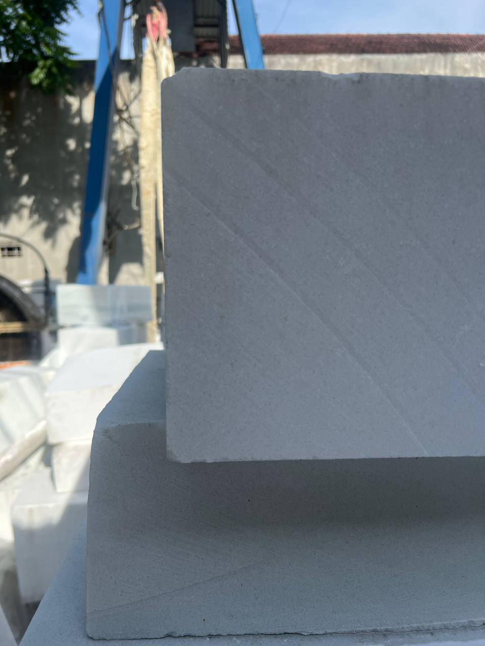 Thi Công Ốp Lát Đá Marble Trắng Tự Nhiên – Giải Pháp Sang Trọng, Bền Đẹp Từ Xuân Ngọc Phát