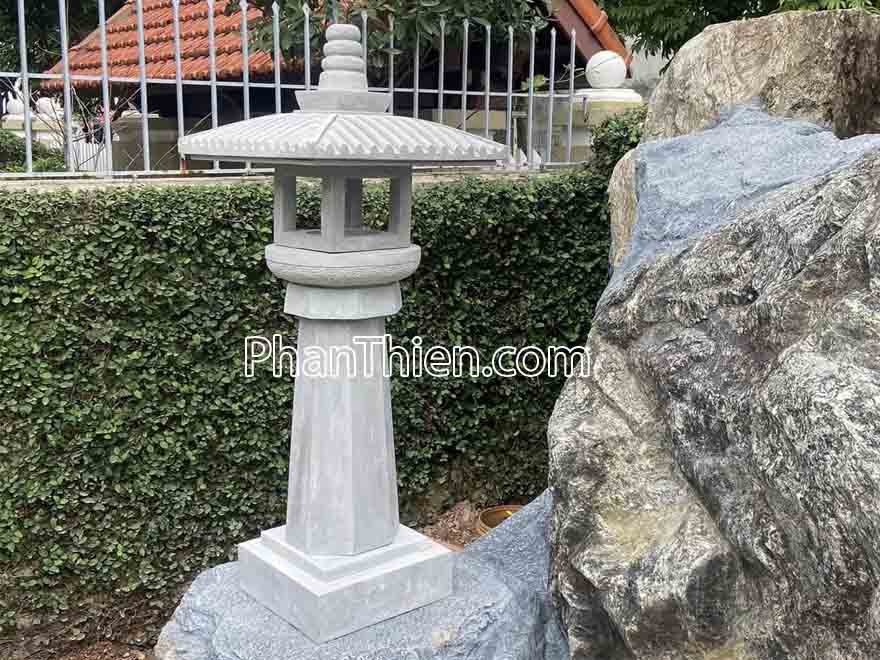 Đèn đá Sa Thạch Chân Cao Đẹp - Mẫu Đèn đá Sân Vườn Này Được Điêu Khắc bằng đá Sa Thạch, Tự Nhiên và Nguyên Khối - Xám - Cao 125cm - Tân Ngọc Phát