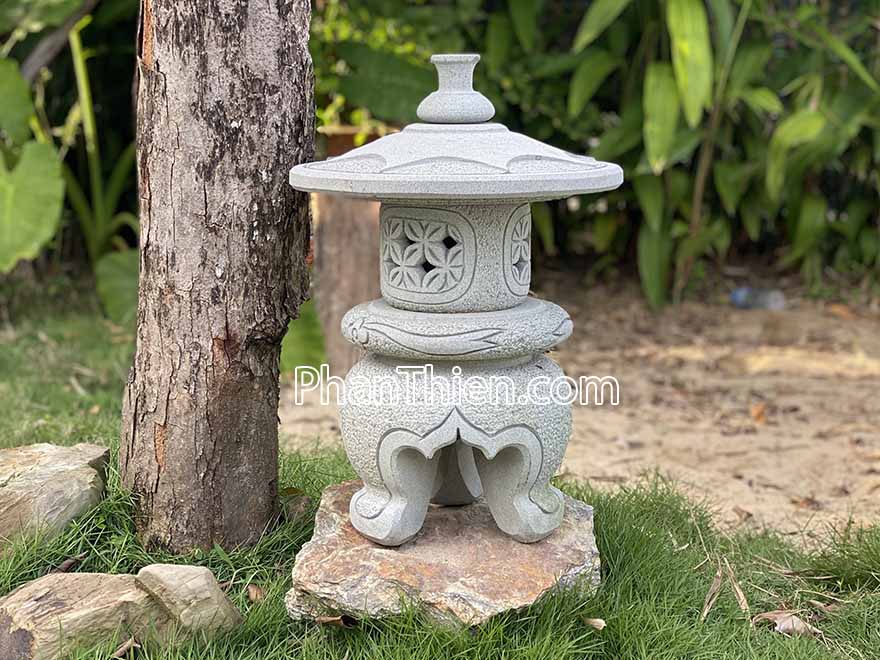 Đèn đá Trang Trí Sân Vườn bằng đá Sa Thạch - Mẫu Đèn đá Sân Vườn Này Được Điêu Khắc bằng đá Sa Thạch, Tự Nhiên và Nguyên Khối - Xám - Cao 45cm - Tân Ngọc Phát