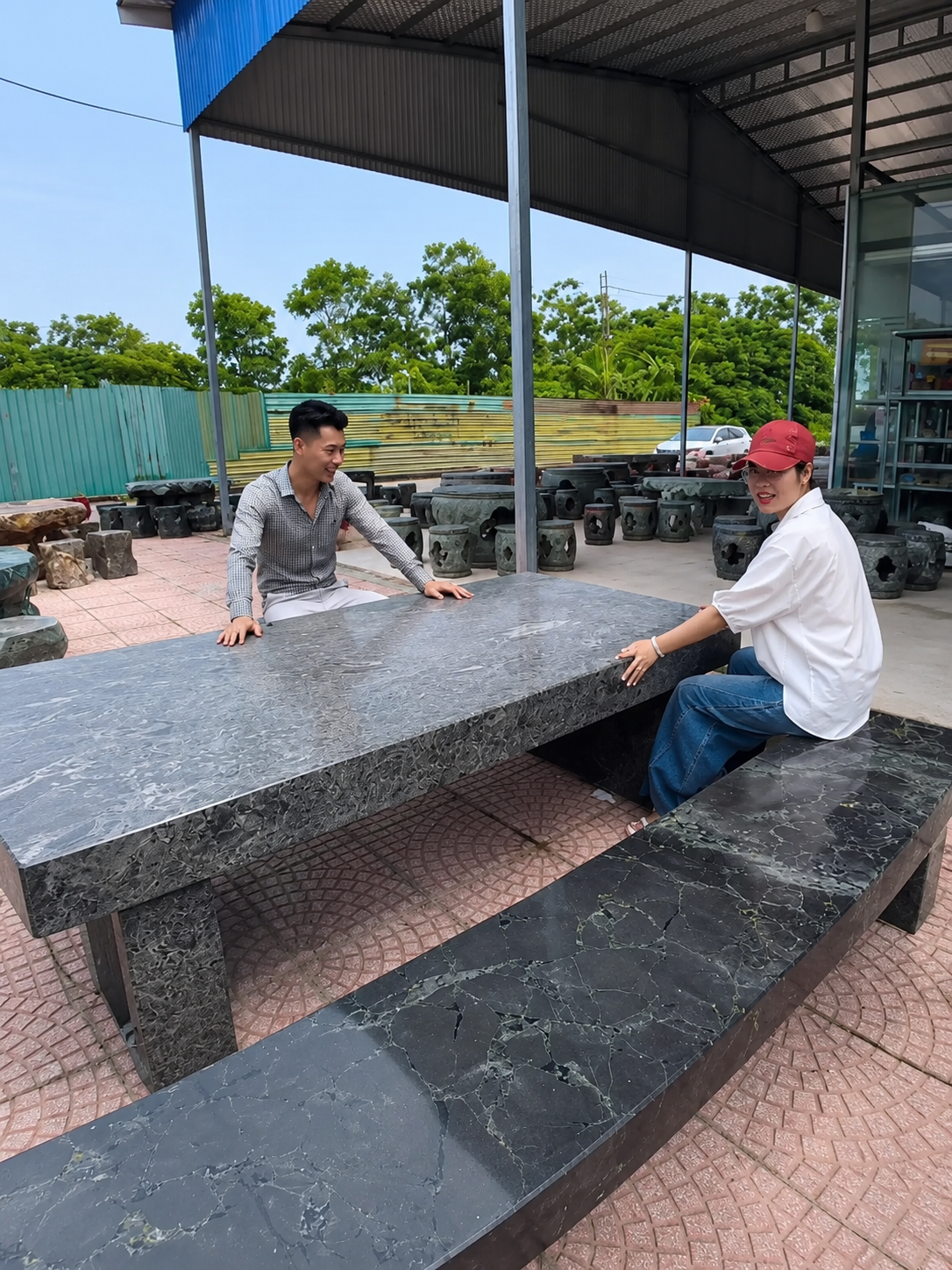 Bàn Ghế Đá Nguyên Khối Sân Vườn – Sang Trọng, Hút Tài Lộc