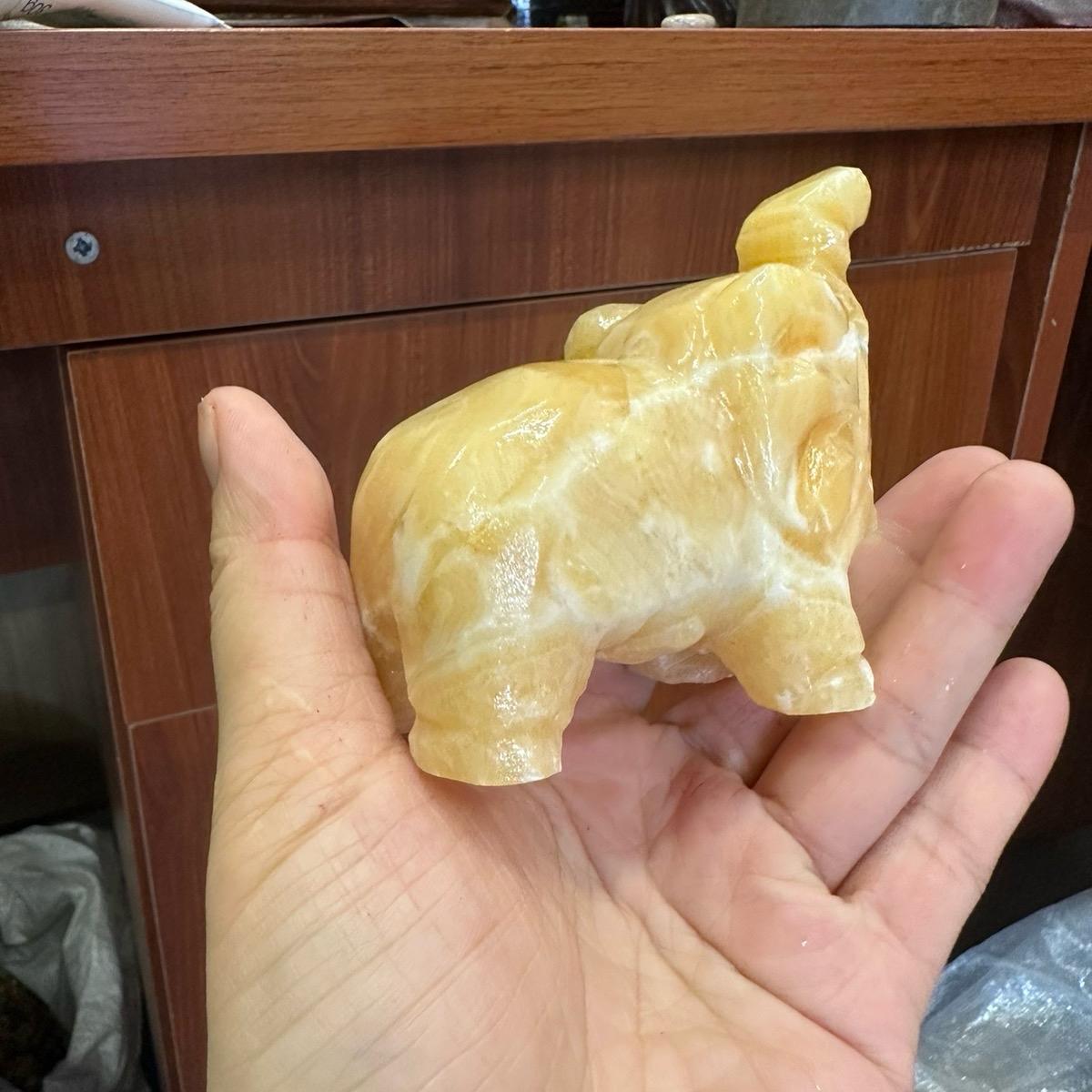 Tượng Voi Đá Vàng Hoàng Long Kích Thước 7cm - Decor Phòng