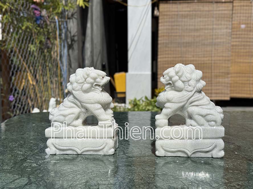 Tượng Kỳ Lân bằng đá Trắng Trong Xanh Nhẹ - Cẩm Thạch - Cao 20cm - Chế Tác Tinh Xảo - Tân Ngọc Phát