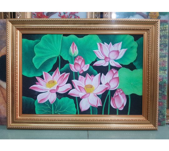 Tranh Đá Quý Hoa Sen Bình An Phong Thủy – Thanh khiết, bình an và vượng khí chế tác từ đá quý tự nhiên Lục Yên