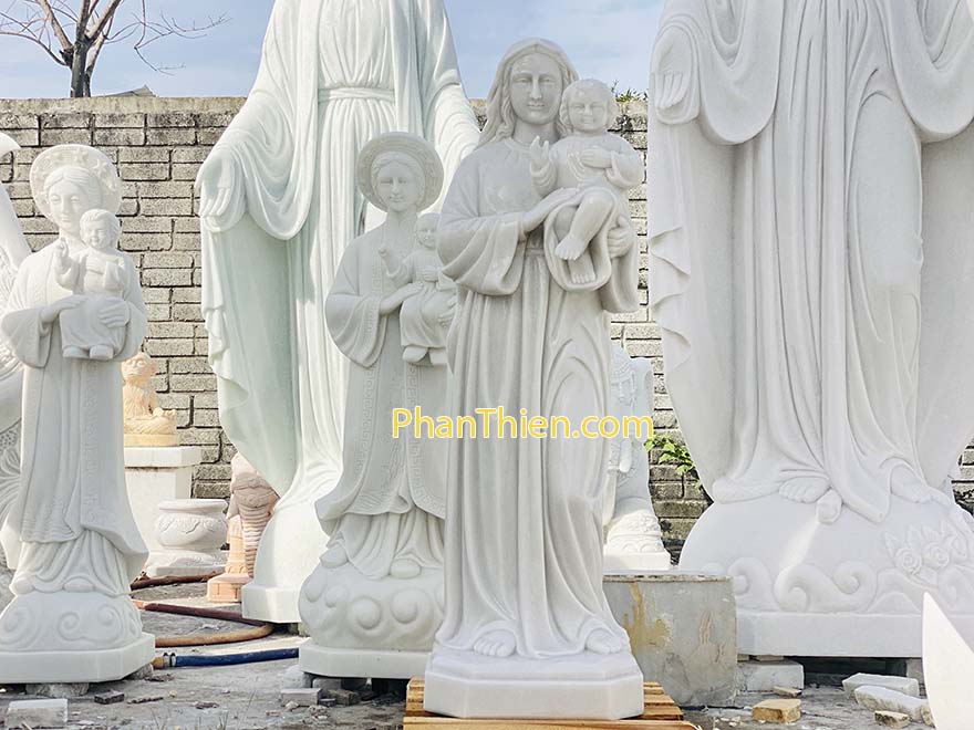Tượng Đức Mẹ Bế Chúa bằng đá tự nhiên (DM-65) - Tân Ngọc Phát