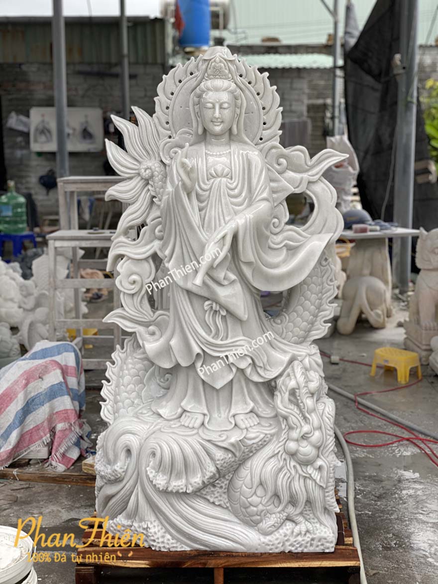 Tượng Phật Quan Âm Cưỡi Rồng Đá Trắng Non Nước (QA-37) – Tân Ngọc Phát, Lục Yên Yên Bái